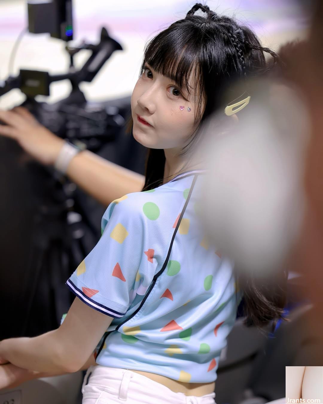 Đôi mắt to, sâu và dáng người gợi cảm của “Yi Chen” sẽ quyến rũ trái tim bạn (10P) - Ảnh 2