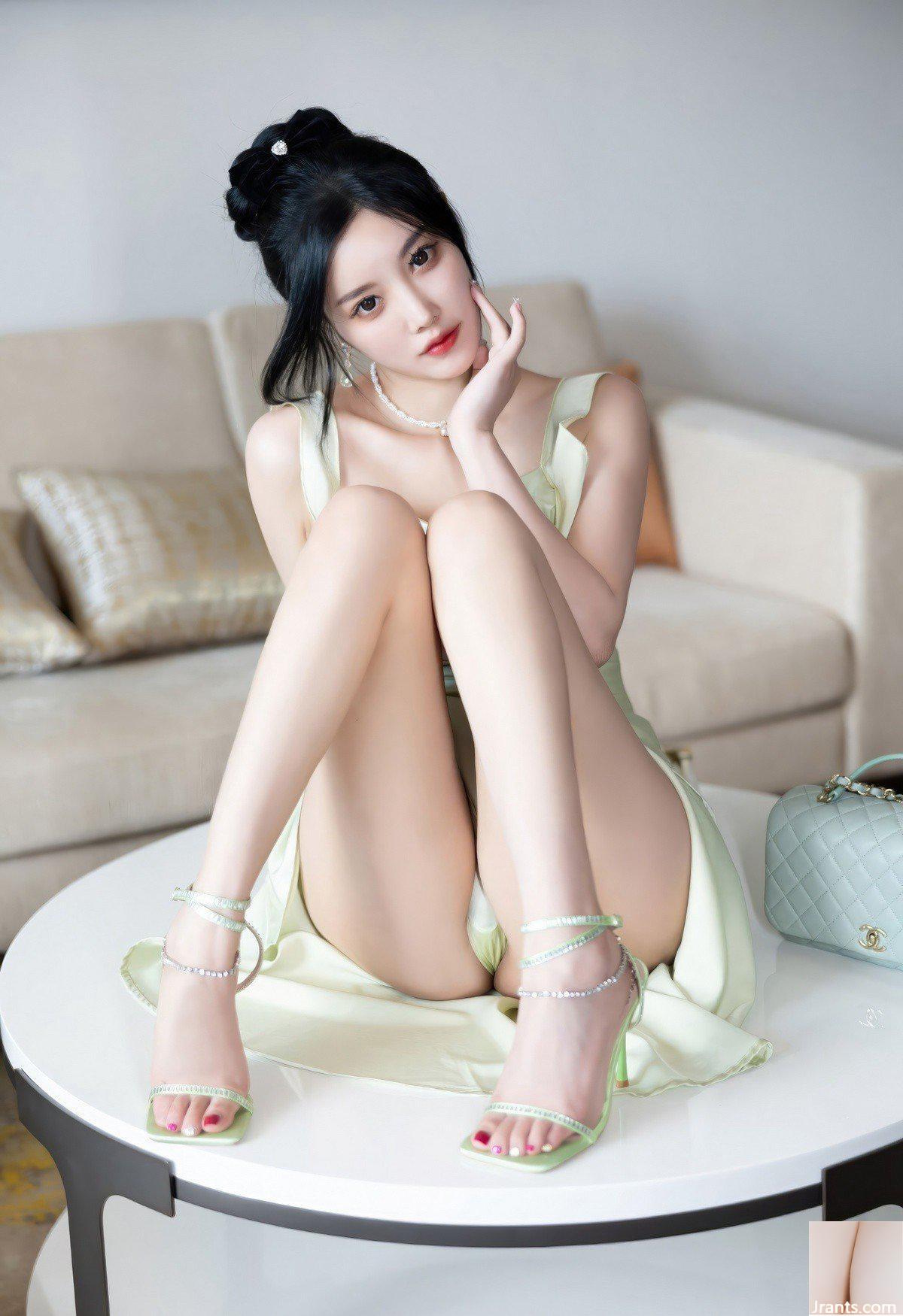 Yang Chenchen sườn xám bó sát gợi cảm lụa trắng siêu mỏng đôi chân đẹp đầy đặn mông đẹp (13P) - Ảnh 13