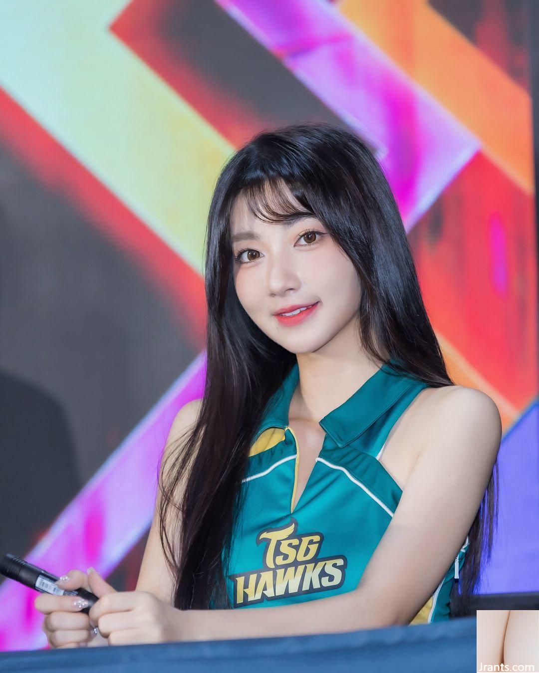 Người đẹp “Yi Li” có đường nét khuôn mặt thanh tú, sâu sắc và khí chất tươi tắn, tinh tế (10P) - Ảnh 3