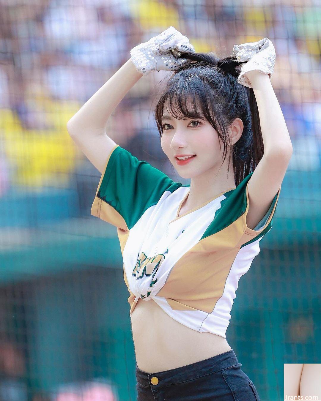 Người đẹp “Yi Li” có đường nét khuôn mặt thanh tú, sâu sắc và khí chất tươi tắn, tinh tế (10P) - Ảnh 6