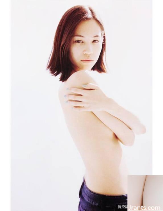 Khuôn mặt cực khoái của bạn gái tin đồn Mizuhara Kiko của G-Dragon trong quảng cáo trông như đang quay AV (27P) - Ảnh 19