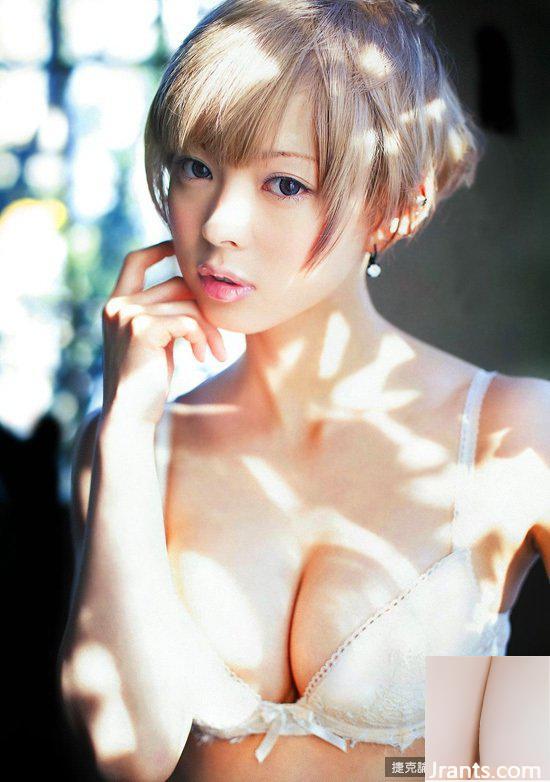 Moga Moga khoe dáng trong trang phục bikini và giành danh hiệu Nữ hoàng nước (21P) - Ảnh 2