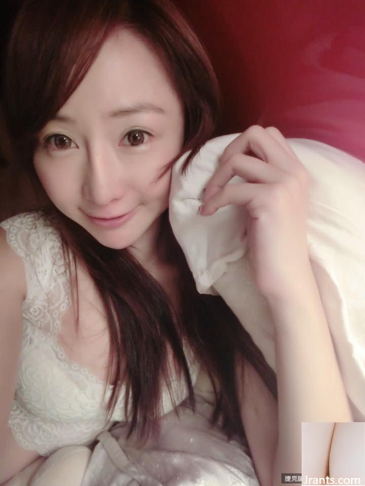 Madou ~ T sexy 34D (Tiffany Chen)~ chỉ mặc quần lót và gối để bạn ôm anh ấy mỗi ngày (46P) - Ảnh 30