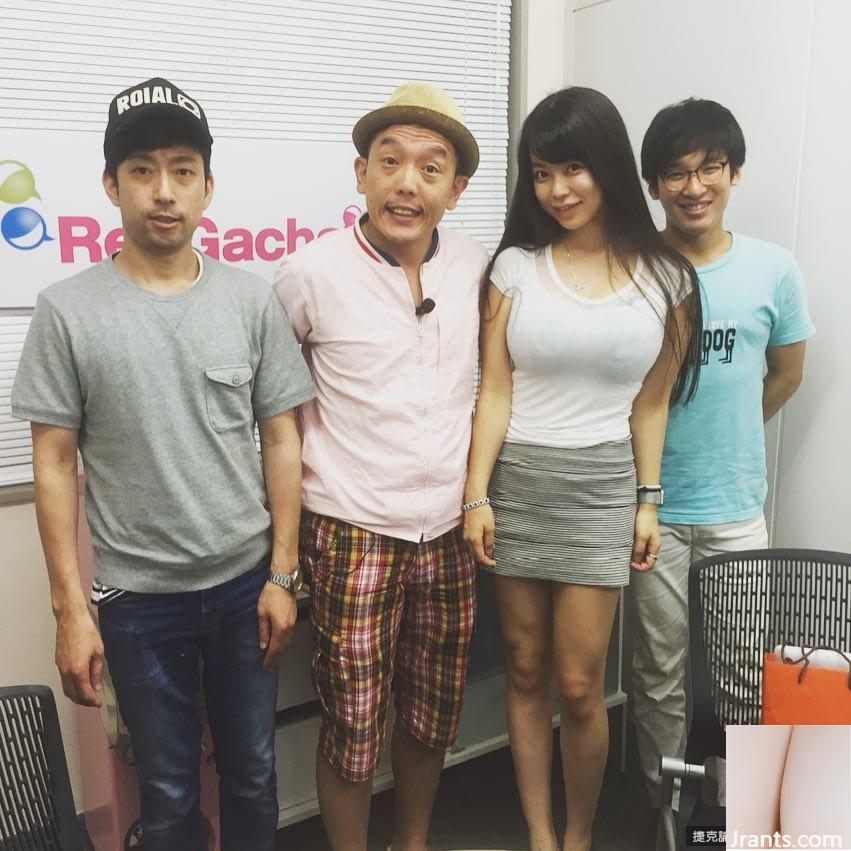 Nữ diễn viên H-cup mặc bikini ngực siêu khủng đọc tiếng Trung~Shibuya Yuri~nhảy lên giường và nảy người khi quay video selfie (35P) - Ảnh 26