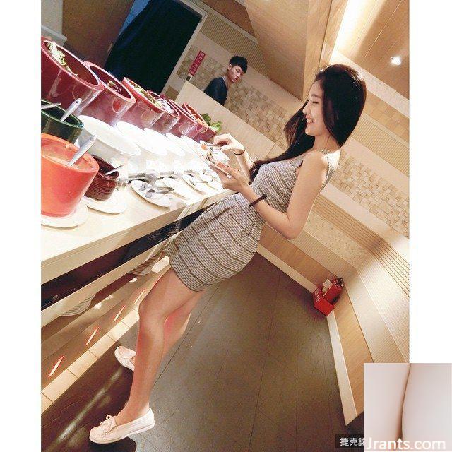 Cô nàng nóng bỏng với làn da trắng, ngọt ngào và ngực khủng Tiancai đến từ Đại học Y Trung Sơn ~ Emily ~ nóng bỏng bên đường ray đến nỗi cô sẵn sàng khoe dáng bằng những bức ảnh cắt xẻ sâu (59P) - Ảnh 24