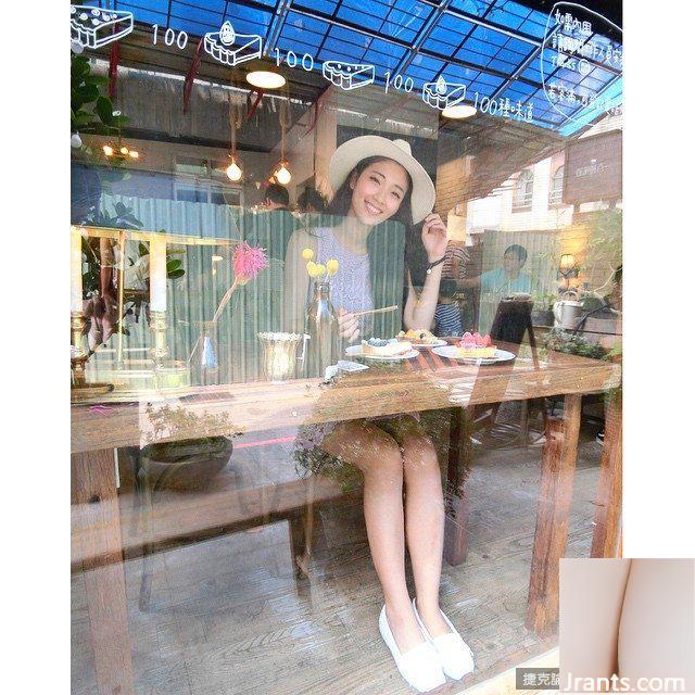 Cô nàng nóng bỏng với làn da trắng, ngọt ngào và ngực khủng Tiancai đến từ Đại học Y Trung Sơn ~ Emily ~ nóng bỏng bên đường ray đến nỗi cô sẵn sàng khoe dáng bằng những bức ảnh cắt xẻ sâu (59P) - Ảnh 27