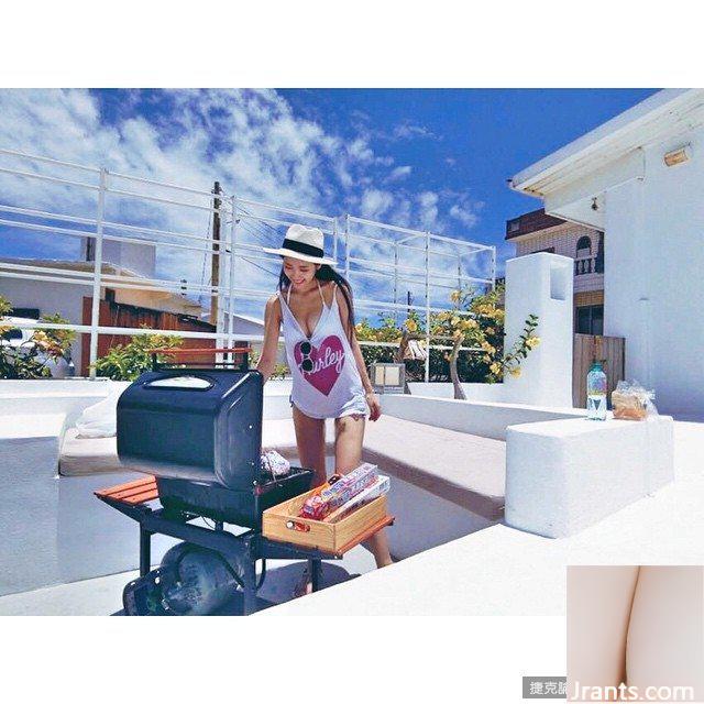 Cô nàng nóng bỏng với làn da trắng, ngọt ngào và ngực khủng Tiancai đến từ Đại học Y Trung Sơn ~ Emily ~ nóng bỏng bên đường ray đến nỗi cô sẵn sàng khoe dáng bằng những bức ảnh cắt xẻ sâu (59P) - Ảnh 36