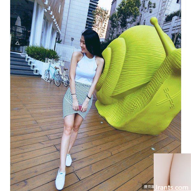 Cô nàng nóng bỏng với làn da trắng, ngọt ngào và ngực khủng Tiancai đến từ Đại học Y Trung Sơn ~ Emily ~ nóng bỏng bên đường ray đến nỗi cô sẵn sàng khoe dáng bằng những bức ảnh cắt xẻ sâu (59P) - Ảnh 40