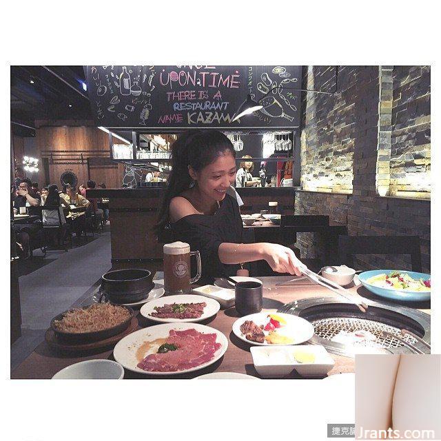 Cô nàng nóng bỏng với làn da trắng, ngọt ngào và ngực khủng Tiancai đến từ Đại học Y Trung Sơn ~ Emily ~ nóng bỏng bên đường ray đến nỗi cô sẵn sàng khoe dáng bằng những bức ảnh cắt xẻ sâu (59P) - Ảnh 41