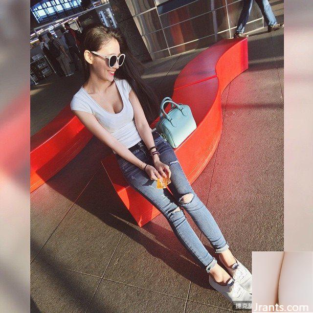 Cô nàng nóng bỏng với làn da trắng, ngọt ngào và ngực khủng Tiancai đến từ Đại học Y Trung Sơn ~ Emily ~ nóng bỏng bên đường ray đến nỗi cô sẵn sàng khoe dáng bằng những bức ảnh cắt xẻ sâu (59P) - Ảnh 42