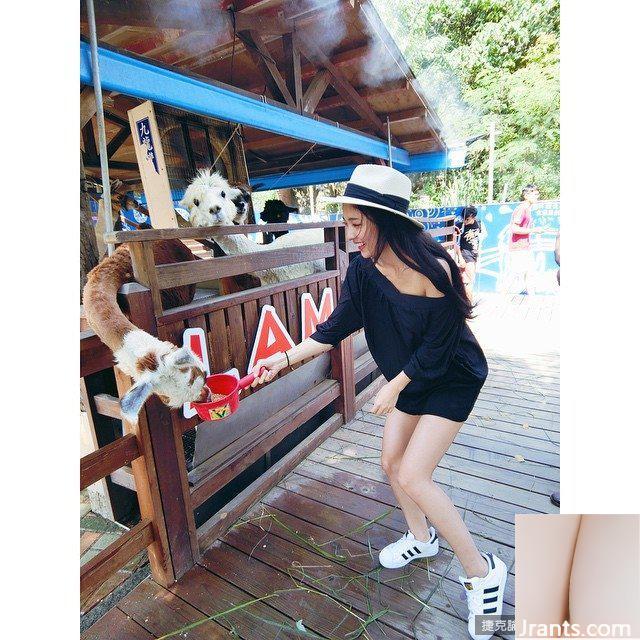 Cô nàng nóng bỏng với làn da trắng, ngọt ngào và ngực khủng Tiancai đến từ Đại học Y Trung Sơn ~ Emily ~ nóng bỏng bên đường ray đến nỗi cô sẵn sàng khoe dáng bằng những bức ảnh cắt xẻ sâu (59P) - Ảnh 49