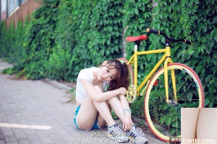 Hot girl Jessie (25P)