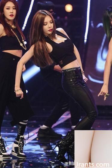 Tạp chí “APLUS”~HyunA cởi bỏ nội y! Nam bán cầu + lộ mông tươi tắn (30P) - Ảnh 19