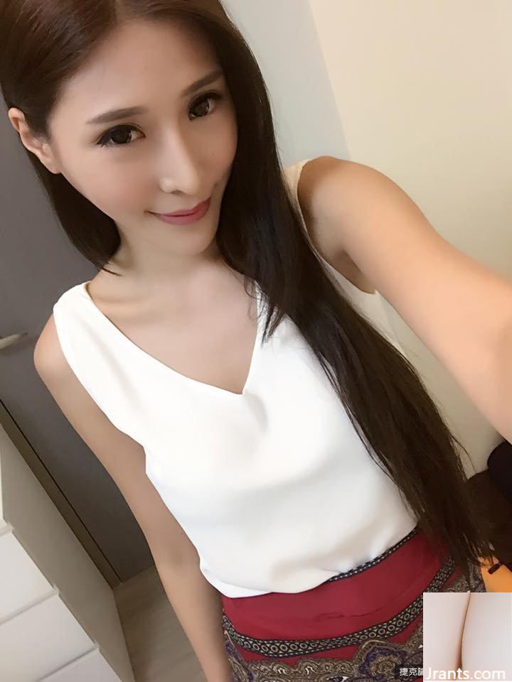 32C sexy và nóng bỏng D”~Li Xiaoxing~Chụp ảnh tự sướng với bộ ngực lộ ra trên taxi, đường cong ngực siêu quyến rũ (70P) - Ảnh 13