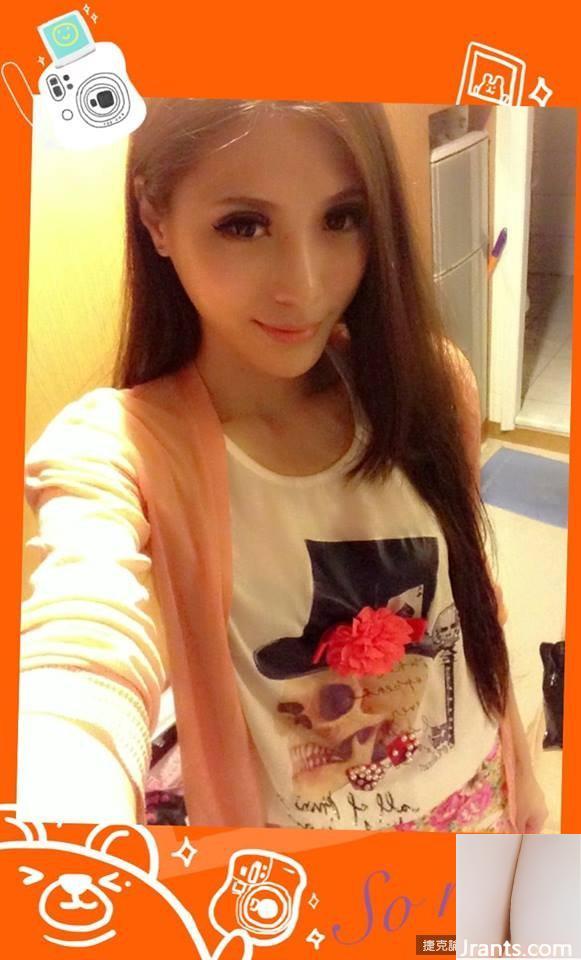 32C sexy và nóng bỏng D”~Li Xiaoxing~Chụp ảnh tự sướng với bộ ngực lộ ra trên taxi, đường cong ngực siêu quyến rũ (70P) - Ảnh 49