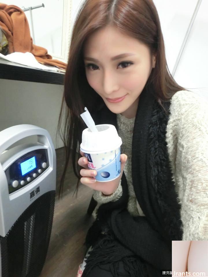 32C sexy và nóng bỏng D”~Li Xiaoxing~Chụp ảnh tự sướng với bộ ngực lộ ra trên taxi, đường cong ngực siêu quyến rũ (70P) - Ảnh 66