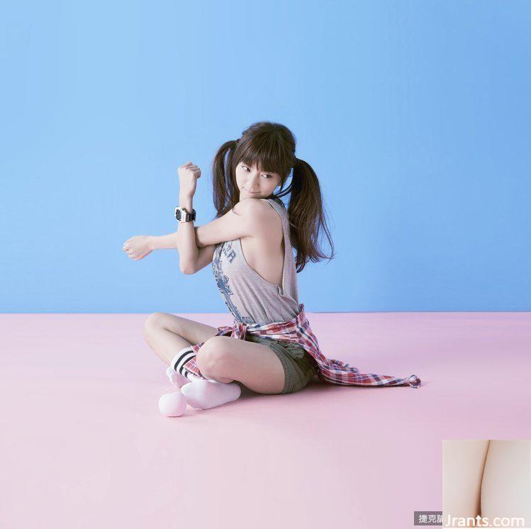 Cô gái touhua khoe “Tây bán cầu” và lộ toàn bộ đường ngực (37P)!