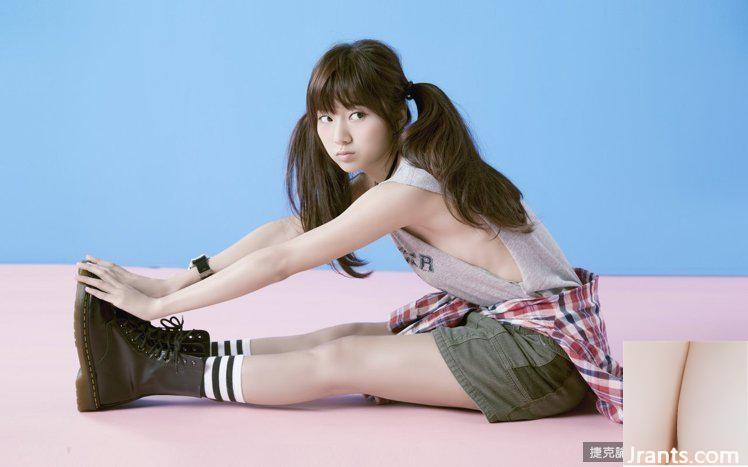 Cô gái touhua khoe “Tây bán cầu” và lộ toàn bộ đường ngực (37P)! - Ảnh 3