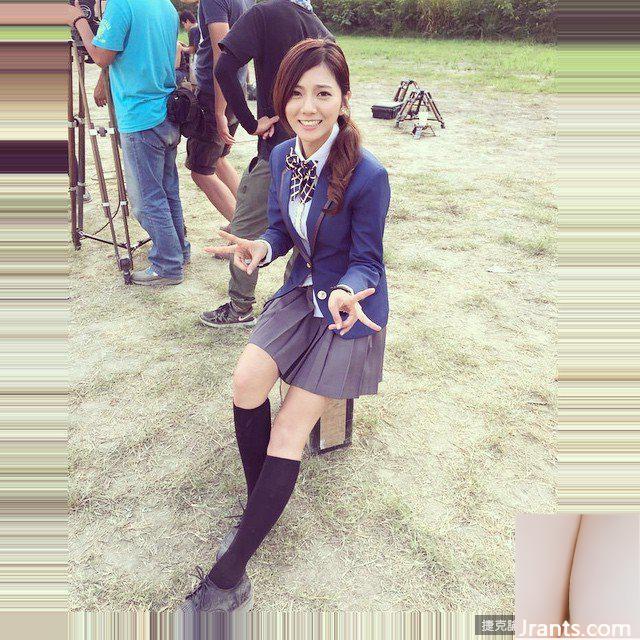 Cô gái touhua khoe “Tây bán cầu” và lộ toàn bộ đường ngực (37P)! - Ảnh 9