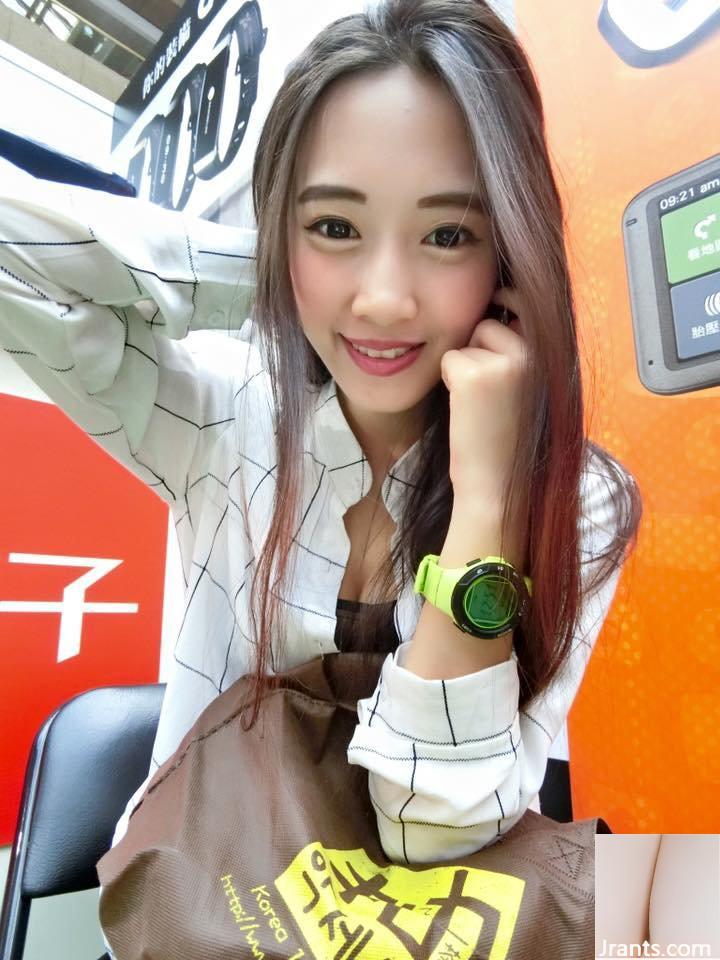 Khí chất ngọt ngào Madou ~ Huahuaer (Huamilu) ~ khoe rãnh sâu gợi cảm trước xe khiến ai cũng phải bơm máu (43P) - Ảnh 3