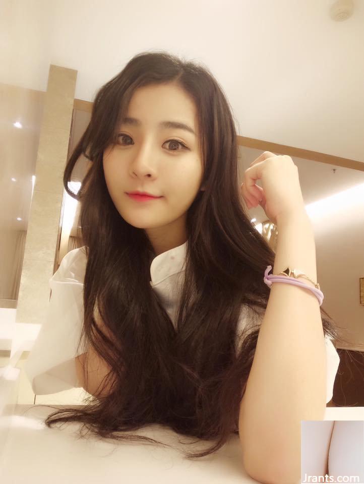 Hot girl Thâm Quyến với đôi mắt điện ~Verona Xie Zhewei ~ selfie với bộ ngực nhỏ và khe hở hơi lộ ra ngoài rất bắt mắt (35P) - Ảnh 10