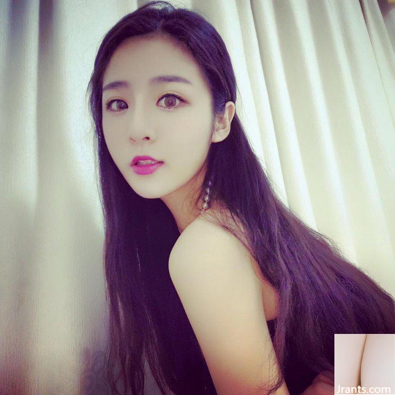 Hot girl Thâm Quyến với đôi mắt điện ~Verona Xie Zhewei ~ selfie với bộ ngực nhỏ và khe hở hơi lộ ra ngoài rất bắt mắt (35P) - Ảnh 11