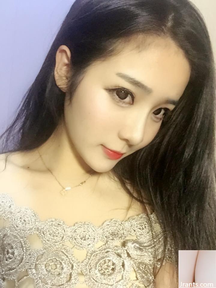 Hot girl Thâm Quyến với đôi mắt điện ~Verona Xie Zhewei ~ selfie với bộ ngực nhỏ và khe hở hơi lộ ra ngoài rất bắt mắt (35P) - Ảnh 14
