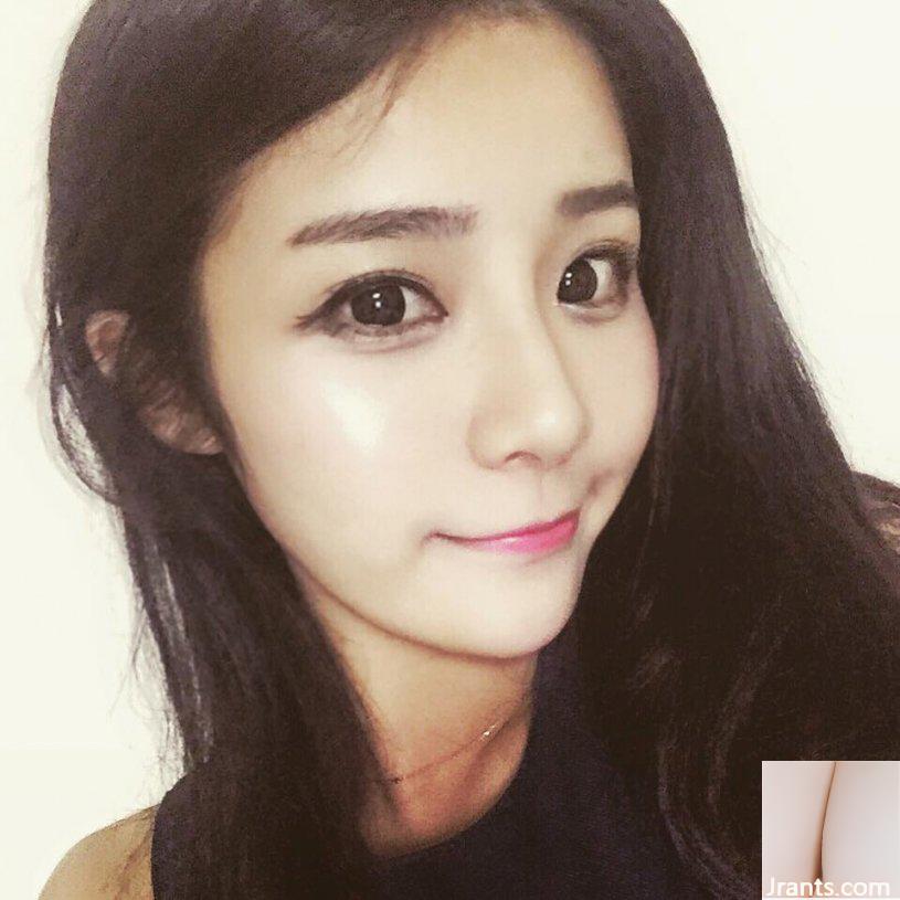 Hot girl Thâm Quyến với đôi mắt điện ~Verona Xie Zhewei ~ selfie với bộ ngực nhỏ và khe hở hơi lộ ra ngoài rất bắt mắt (35P) - Ảnh 16