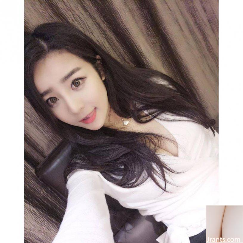 Hot girl Thâm Quyến với đôi mắt điện ~Verona Xie Zhewei ~ selfie với bộ ngực nhỏ và khe hở hơi lộ ra ngoài rất bắt mắt (35P) - Ảnh 2