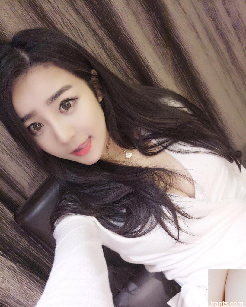 Hot girl Thâm Quyến với đôi mắt điện ~Verona Xie Zhewei ~ selfie với bộ ngực nhỏ và khe hở hơi lộ ra ngoài rất bắt mắt (35P) - Ảnh 31