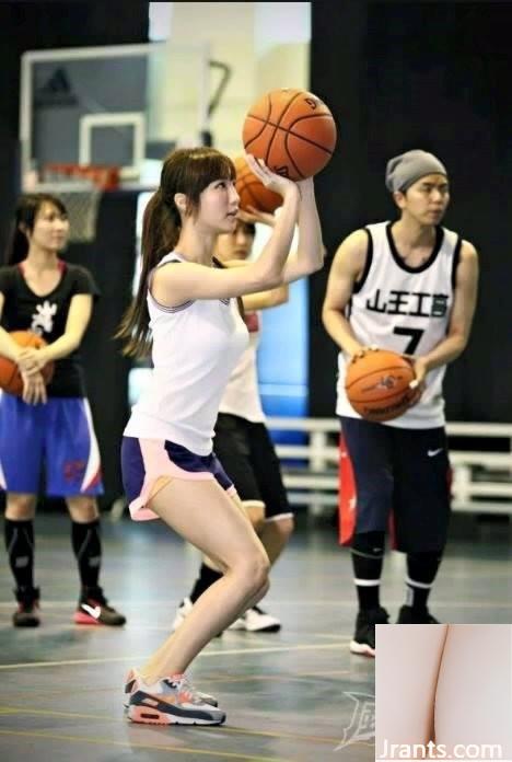 Lên bìa FHM Men, “ngực xương cá” siêu sâu Nữ thần E-cup Xiao Jasmine Chen Lixi (24P) - Ảnh 13