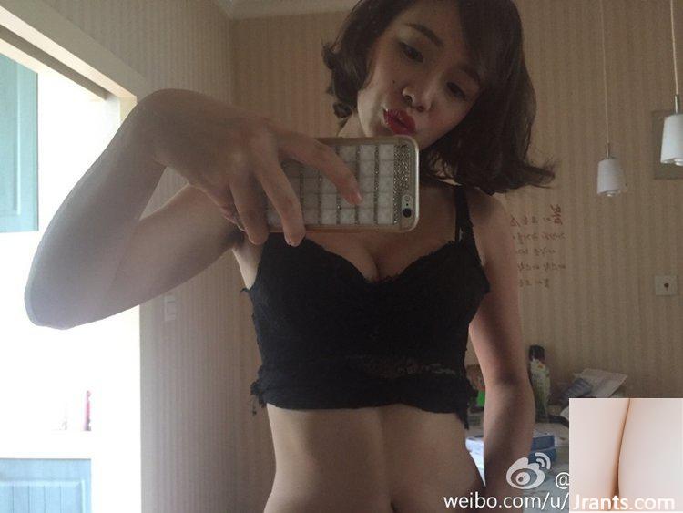 Không chỉ có vẻ ngoài ngọt ngào mà cô nàng còn có vòng 1 đáng ghen tị, nữ thư ký Ami He Huân (16P) - Ảnh 12