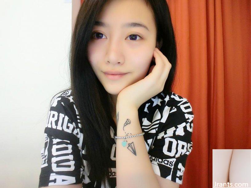 Cô gái ngực E có rãnh sâu ~ Chen Maimai ~ selfie trên giường trước khi đi ngủ mặc quần tất và ngực Yinzuo có phông chữ (15P) - Ảnh 10