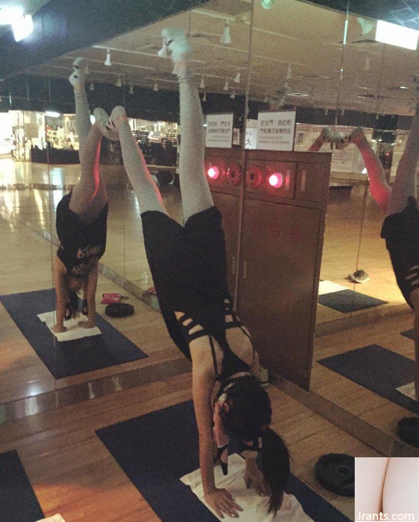 Cô gái ngọt ngào trong nắng với đôi chân thẳng đẹp ~ Tiffany Chu ~ dáng chuẩn trong bộ bikini + vòng eo rắn nước lộn ngược (41P) - Ảnh 11