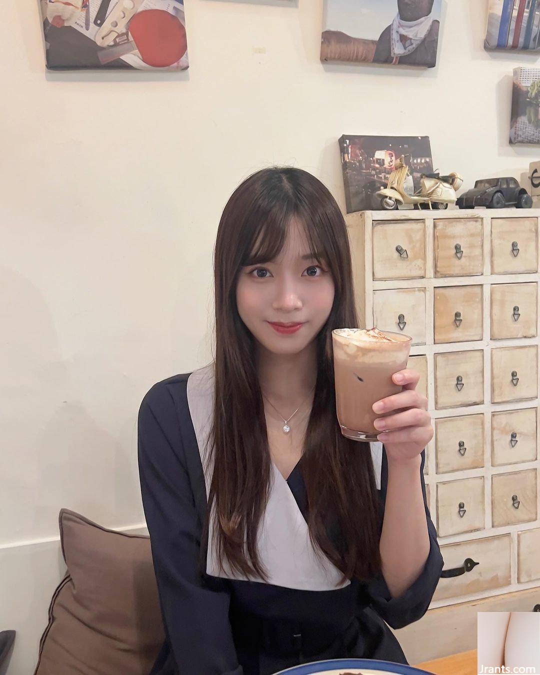 Mỹ nhân học đường nổi tiếng “Rong Xin Fiona” sở hữu gương mặt điển trai khiến người ta mê mẩn (10P) - Ảnh 10