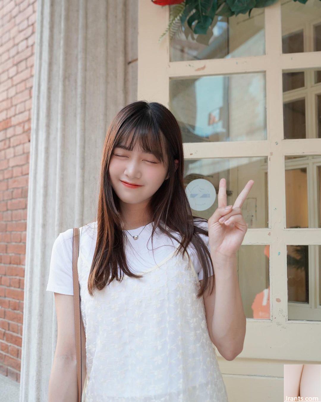 Mỹ nhân học đường nổi tiếng “Rong Xin Fiona” sở hữu gương mặt điển trai khiến người ta mê mẩn (10P) - Ảnh 5