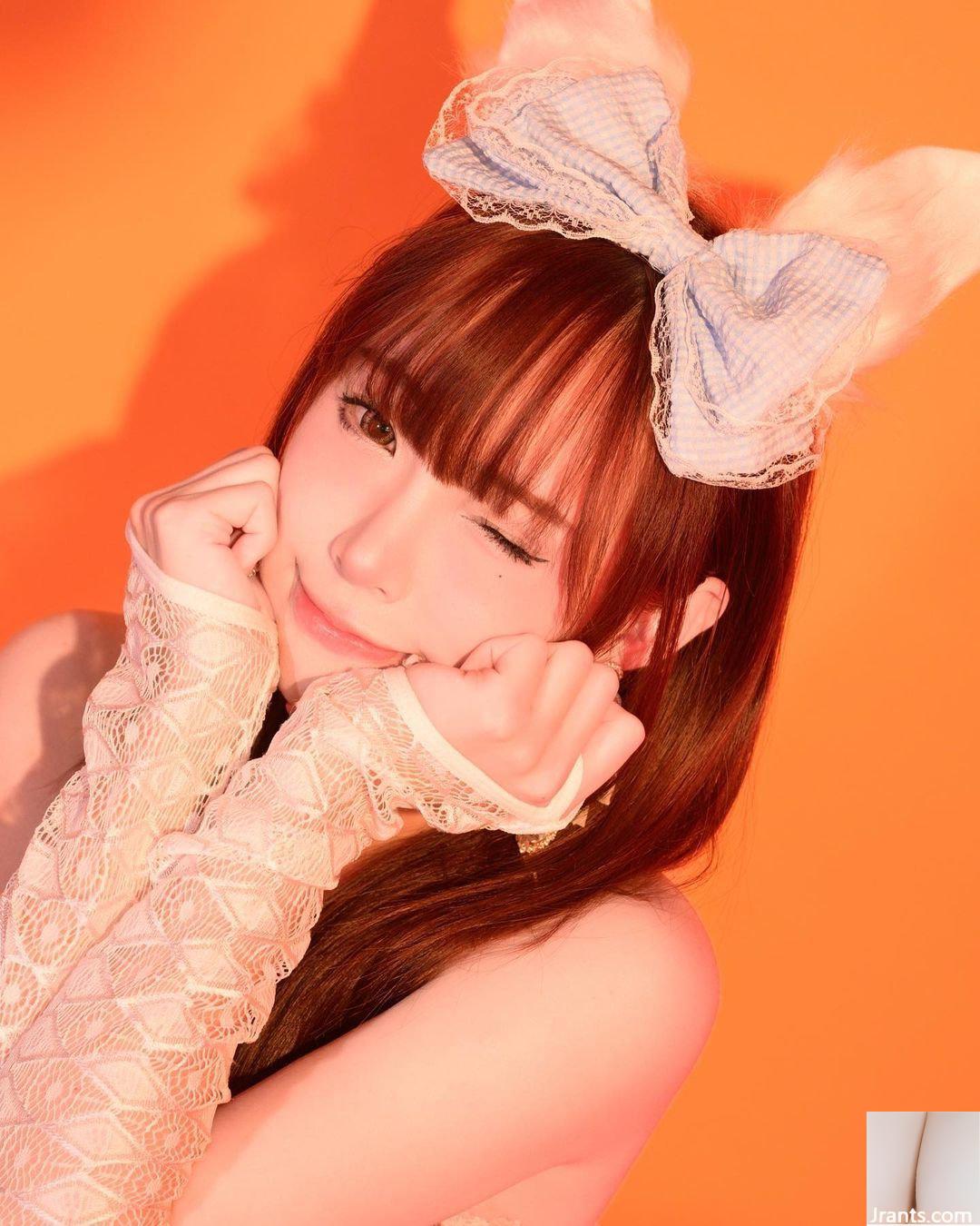 Diễn viên lồng tiếng Đài Loan “Doll” khoe đường cong gợi cảm và chảy nước dãi mũi! Rãnh sâu nóng đến mức bật ra ngoài (10P) - Ảnh 2