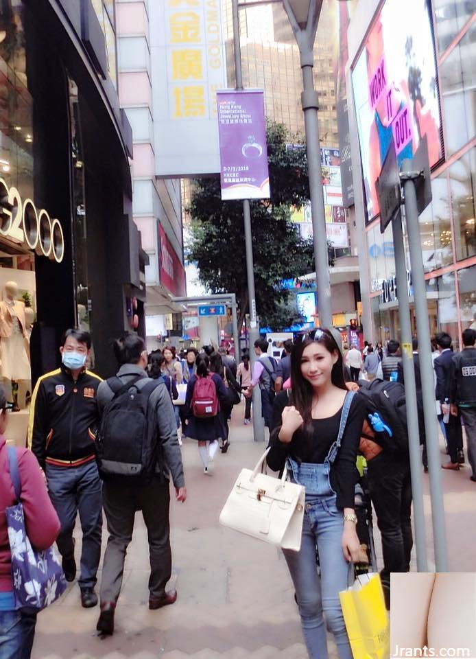 Người mẫu trẻ gợi cảm ngực C ~ Guai Huang Weiwei ~ Chỉ mặc quần lót và đồ lót trong bồn tắm, cặp mông trắng nõn soi gương (28P) - Ảnh 11