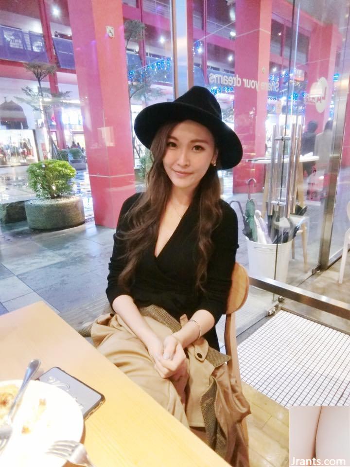 Y tá xinh đẹp ~ Feifei ~ khoe vòng eo gợi cảm trong chiếc quần jean siêu ngắn - Ảnh 24