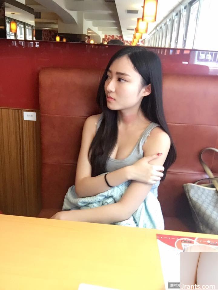 Cô gái xinh đẹp tuyệt vời ~Mino Mino~Tắm ngon chưa? (碜耿? Đôi chân trắng nõn và quyến rũ khiến người ta muốn phát điên) - Ảnh 2