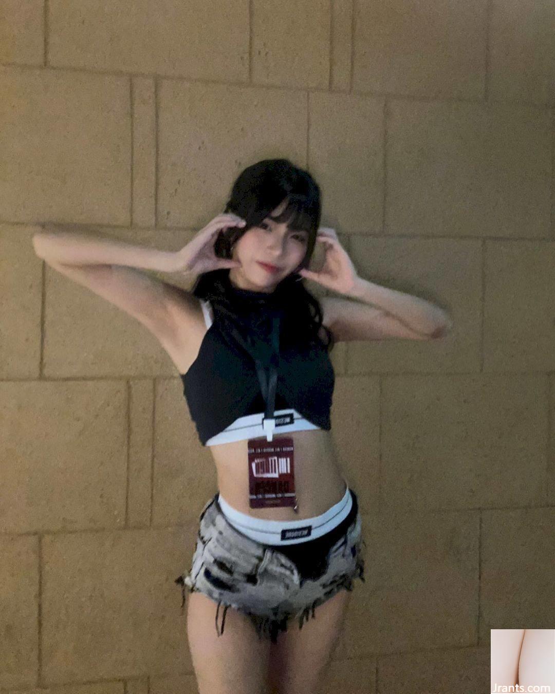 Sinyu, một cô gái xinh đẹp đến từ Hong Kong, có khí chất ngọt ngào khi chụp ảnh trên biển, hóa ra dáng người của cô đã bị che khuất. - Ảnh 9