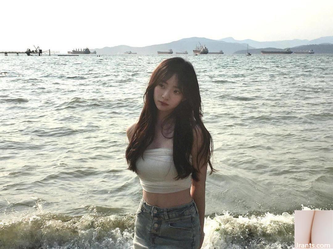 Cô gái xinh đẹp “y_unn.h” đến từ Đài Loan có khuôn mặt thanh tú, khí chất ngọt ngào và quyến rũ. Một số cư dân mạng cho rằng: “Vợ ơi”, “Người đẹp ơi, hãy ra mắt đi”. - Ảnh 2