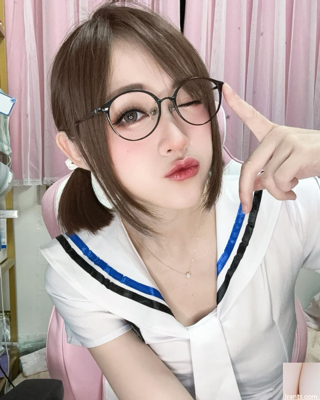 Cô gái xinh đẹp vui tính “Wu Qianwei” có dáng người quyến rũ và rãnh sâu quyến rũ khá bắt mắt (10P) - Ảnh 8