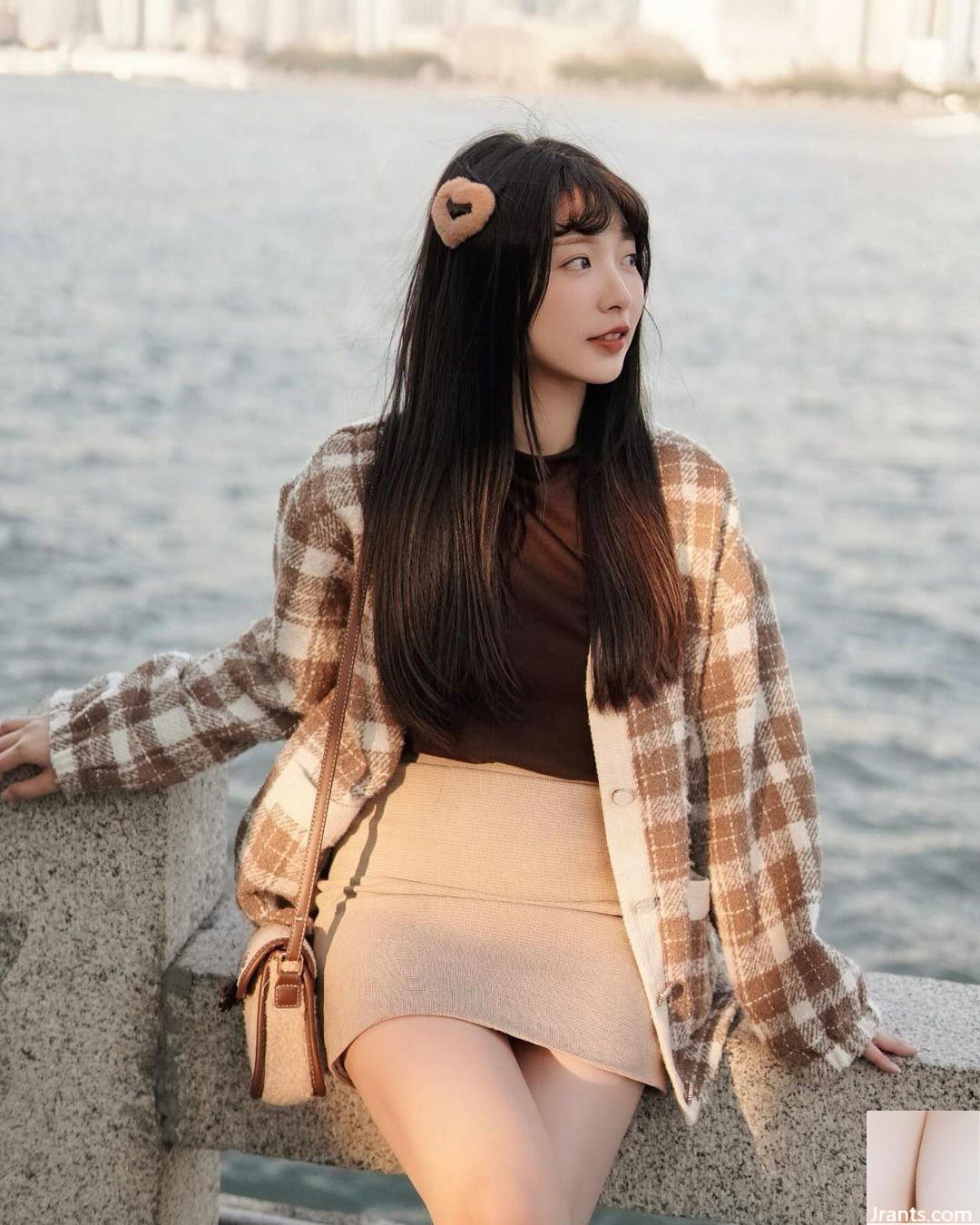 Cô gái xinh đẹp (Monna Mona” có thân hình quyến rũ ẩn dưới khuôn mặt trong sáng (10P))