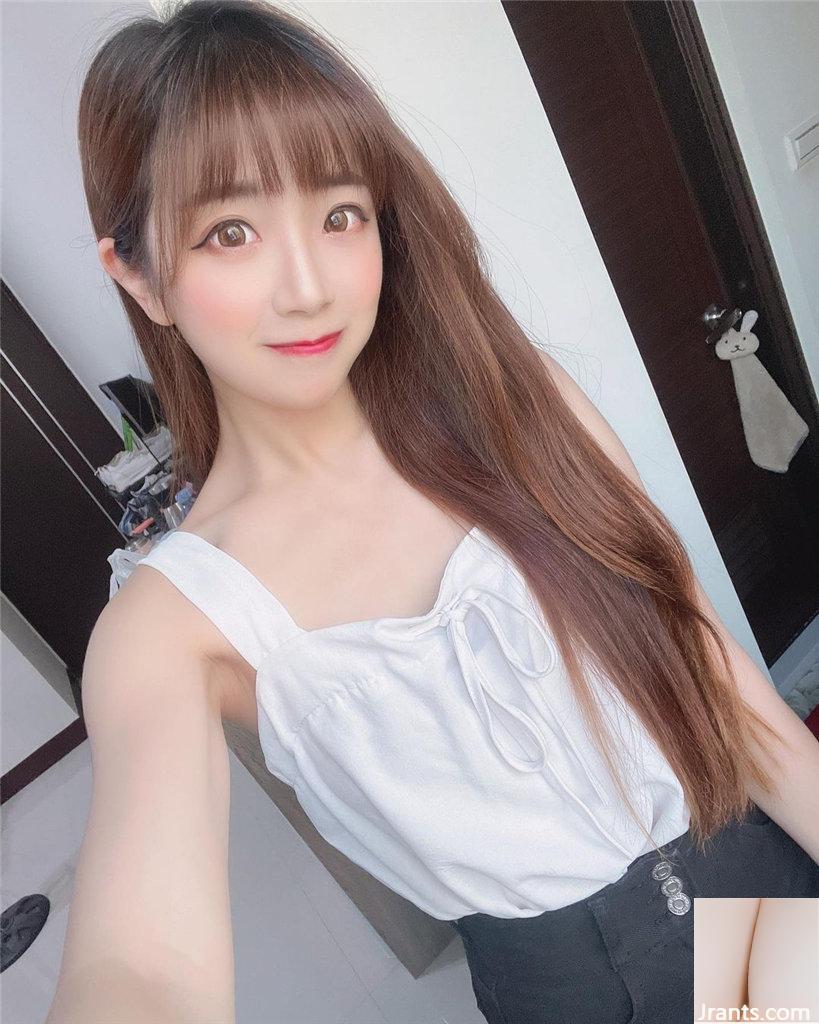 Hot girl dẫn chương trình phát sóng trực tiếp mắt to “Salen” có làn da trắng ngần và nét mặt thanh tú cũng không kém phần xinh đẹp (14P) - Ảnh 14