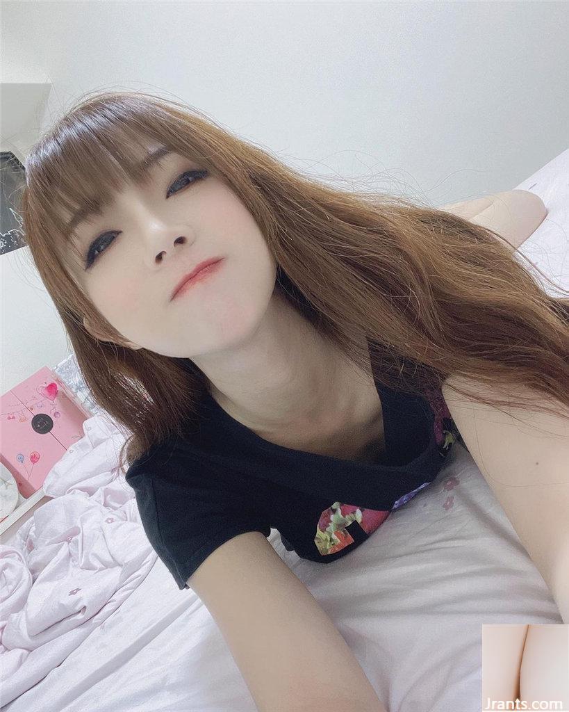 Hot girl dẫn chương trình phát sóng trực tiếp mắt to “Salen” có làn da trắng ngần và nét mặt thanh tú cũng không kém phần xinh đẹp (14P) - Ảnh 3