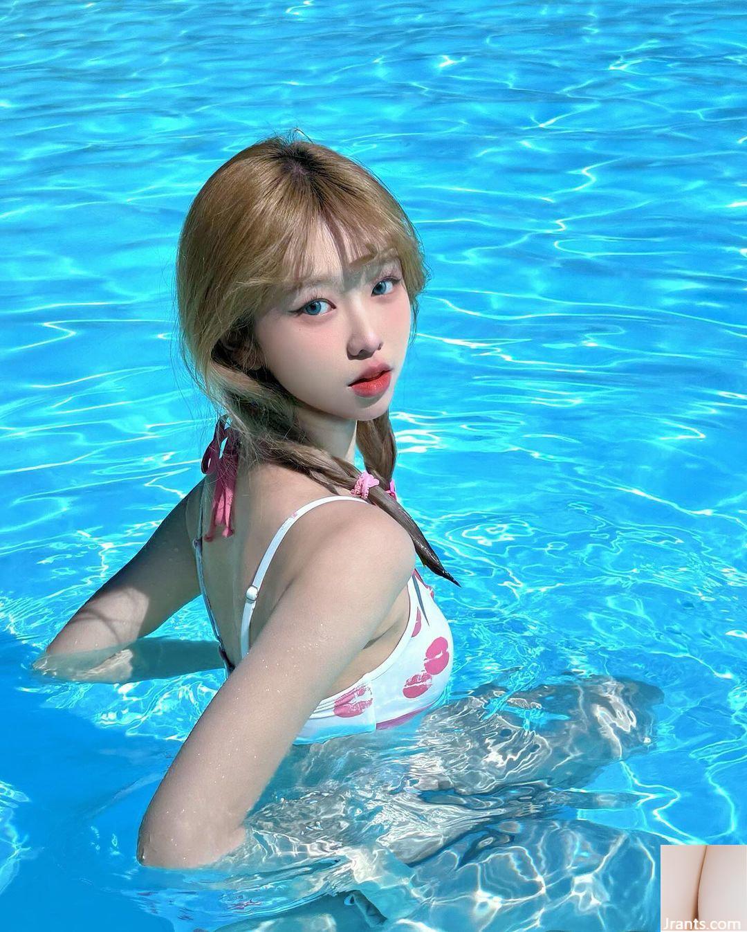 Hình dáng quyến rũ của nữ sinh “Li Zi” trong bộ bikini mê hoặc người hâm mộ (10P)