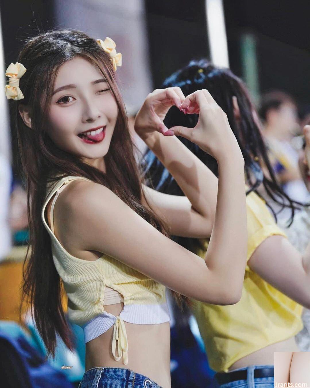 Gái xinh “Wen Wen” xinh đẹp thanh tú đến mức thu hút spotlight trên sân (10P) - Ảnh 9