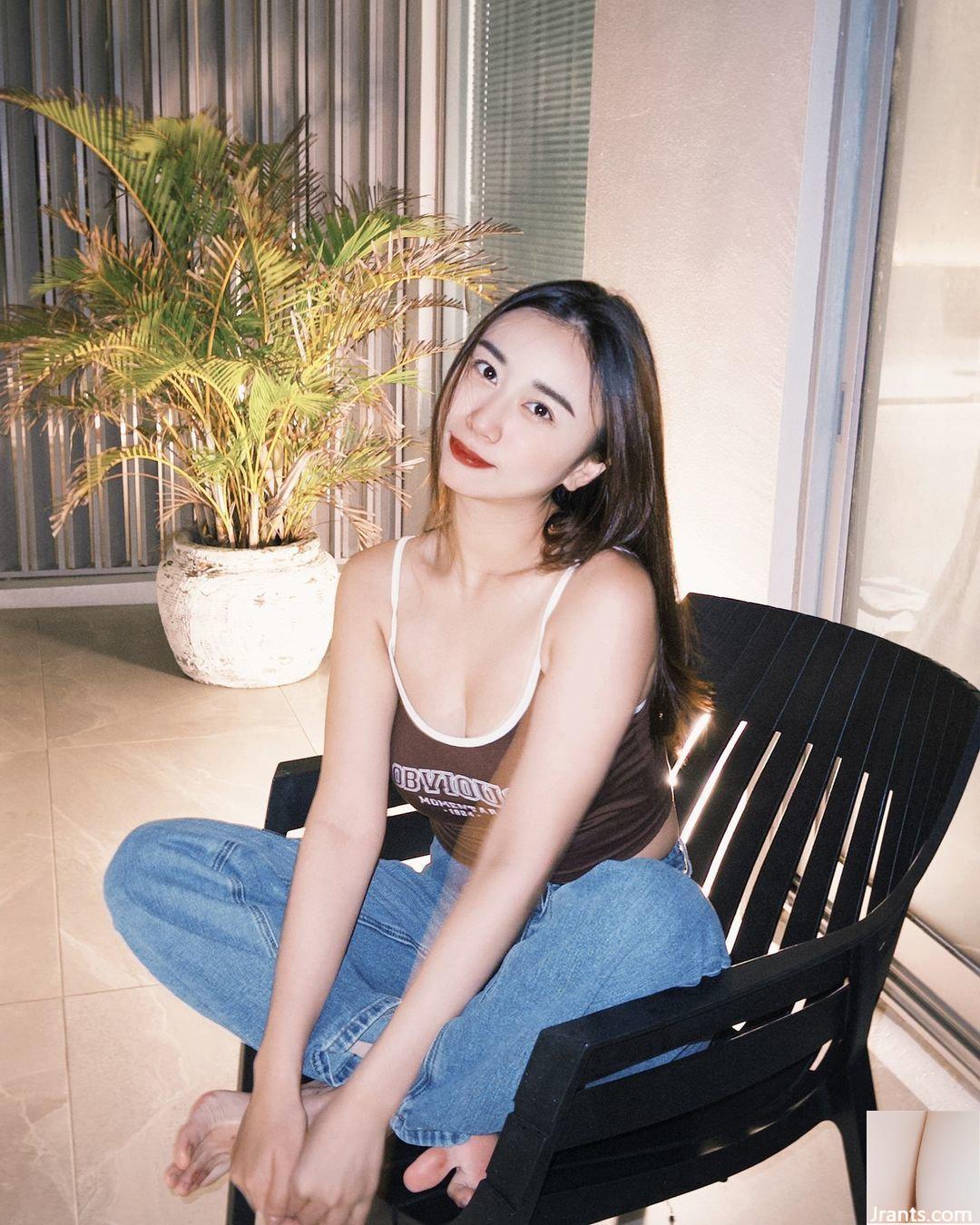 Vẻ đẹp trên mạng “璿璿” với vẻ ngoài tuyệt đẹp và thân hình trắng trẻo, dịu dàng khiến người ta phải mơ ước (10P) - Ảnh 4