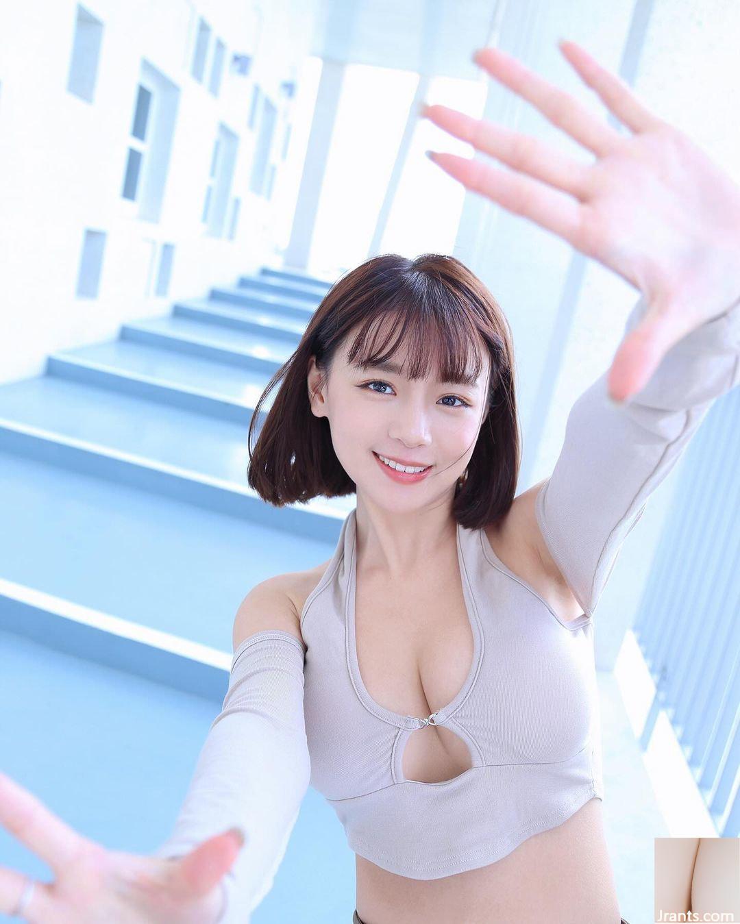 “Chi Chi” có nụ cười duyên với đôi mắt điện, dáng người trắng trẻo, dịu dàng và mảnh mai hiếm có (10P - Ảnh 5